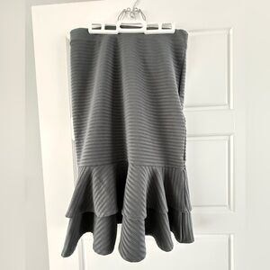 Banana Republic Ruffled Hem Women's Midi Skirt - Size 8 - Navy colour - NWT